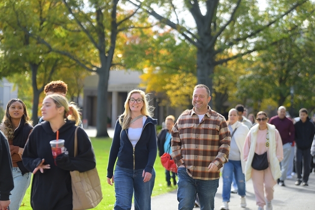 Group of propective students and parents walking on campus