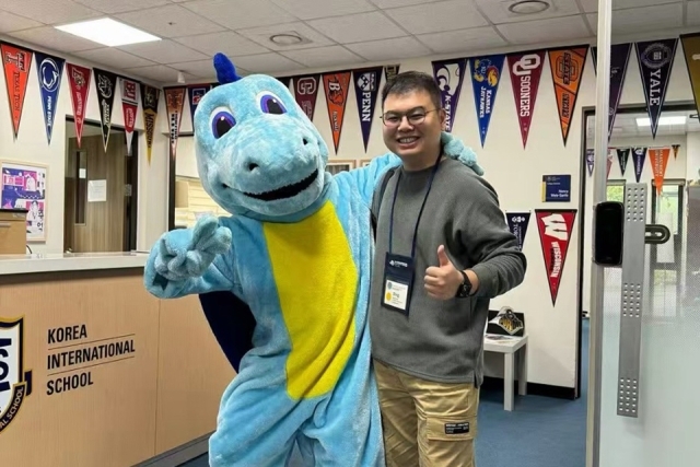 Ding Huang at Korean International School