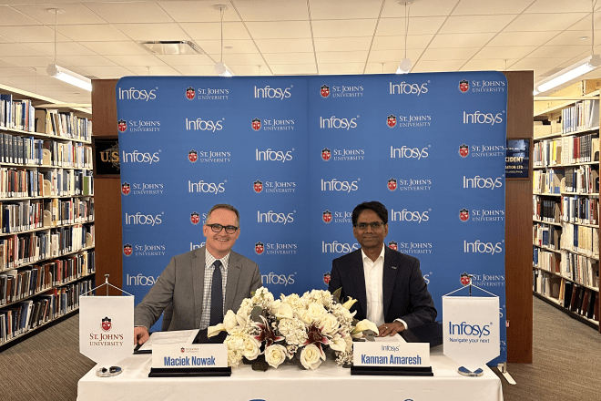 Infosys Signing Ceremony – Maciek Nowak &amp; Kannan Amaresh