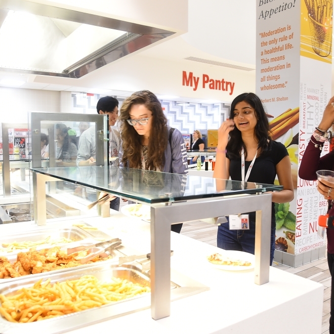 Incoming St. John's Students exploring the dining options 