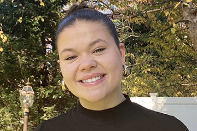 Brooke Barrett headshot