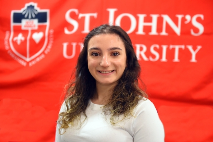 Emily Battaglia headshot