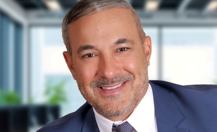 peter gonzalez headshot