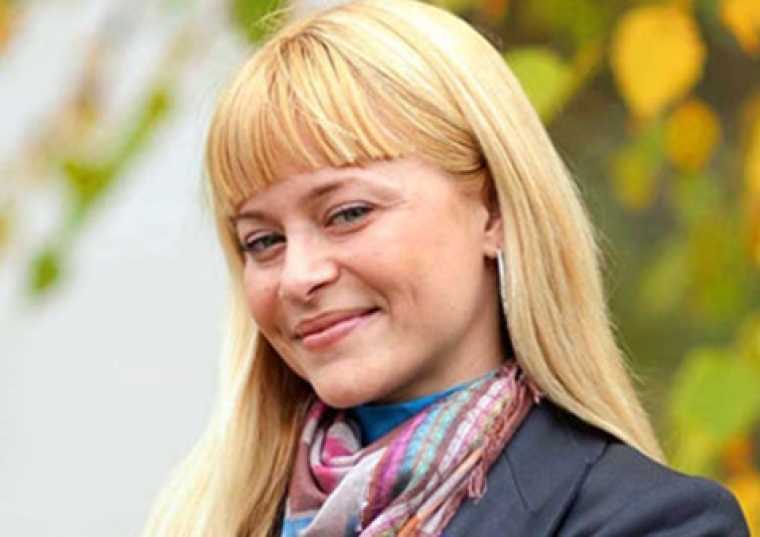 Angie Onassis Parlionas headshot