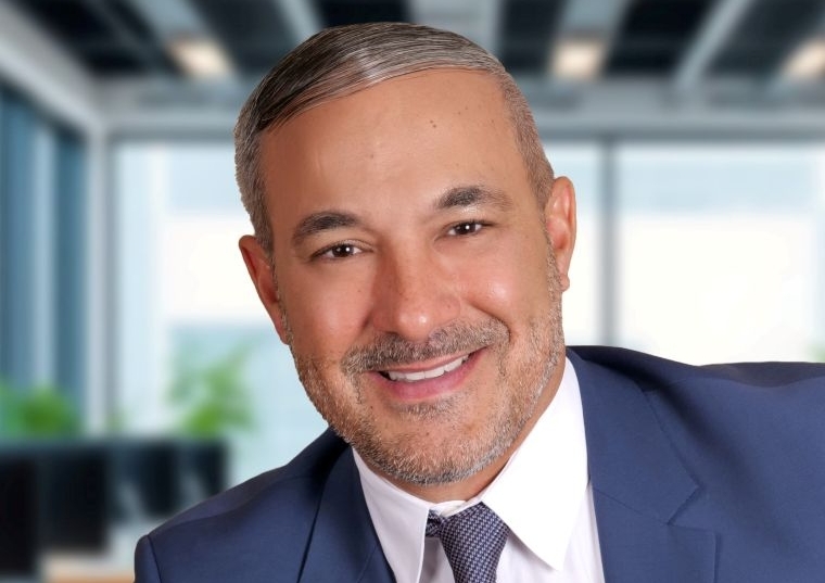 peter gonzalez headshot