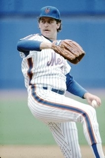 Frank Viola pitching in a Mets Uniform 