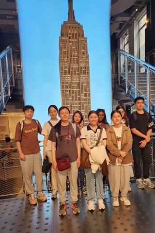 Weifang Medical University students in front of the Empire State Building
