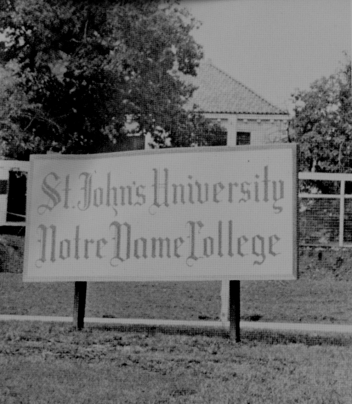 A sign on the Staten Island campus c.1972 which reads “St. John’s University Notre Dame College.”