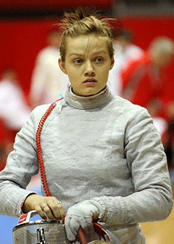 Dagmara Wozniak in fencing uniform