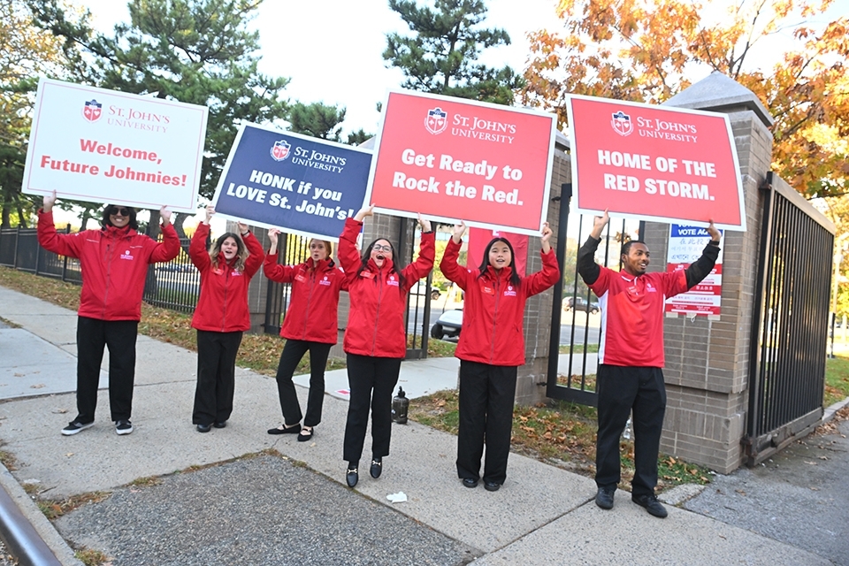 Student ambassadors welcome families